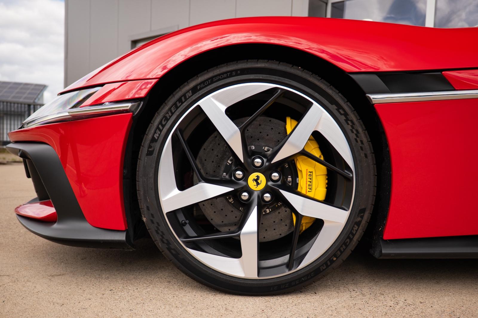 Ferrari LIFT/CARBON/RACING SEATS/ACC