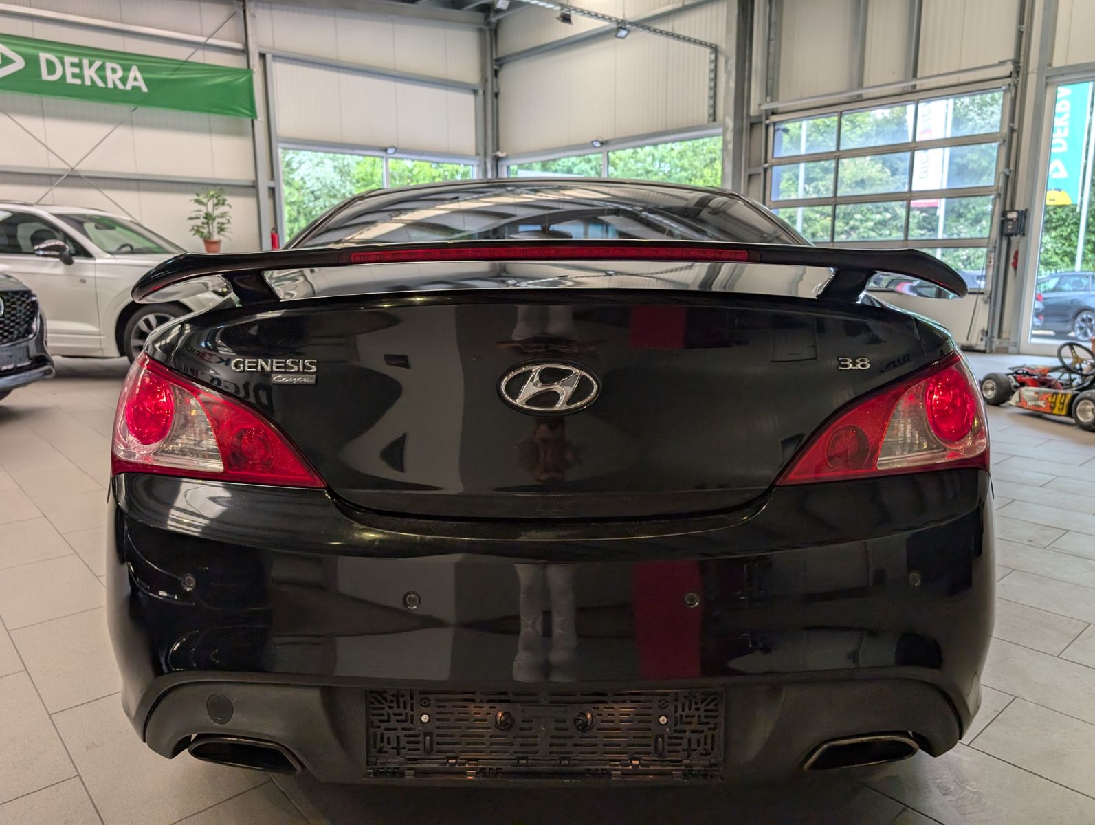 Fahrzeugabbildung Hyundai Genesis Coupe 3.8 V6 Automatik SHz PDC Smart-Key