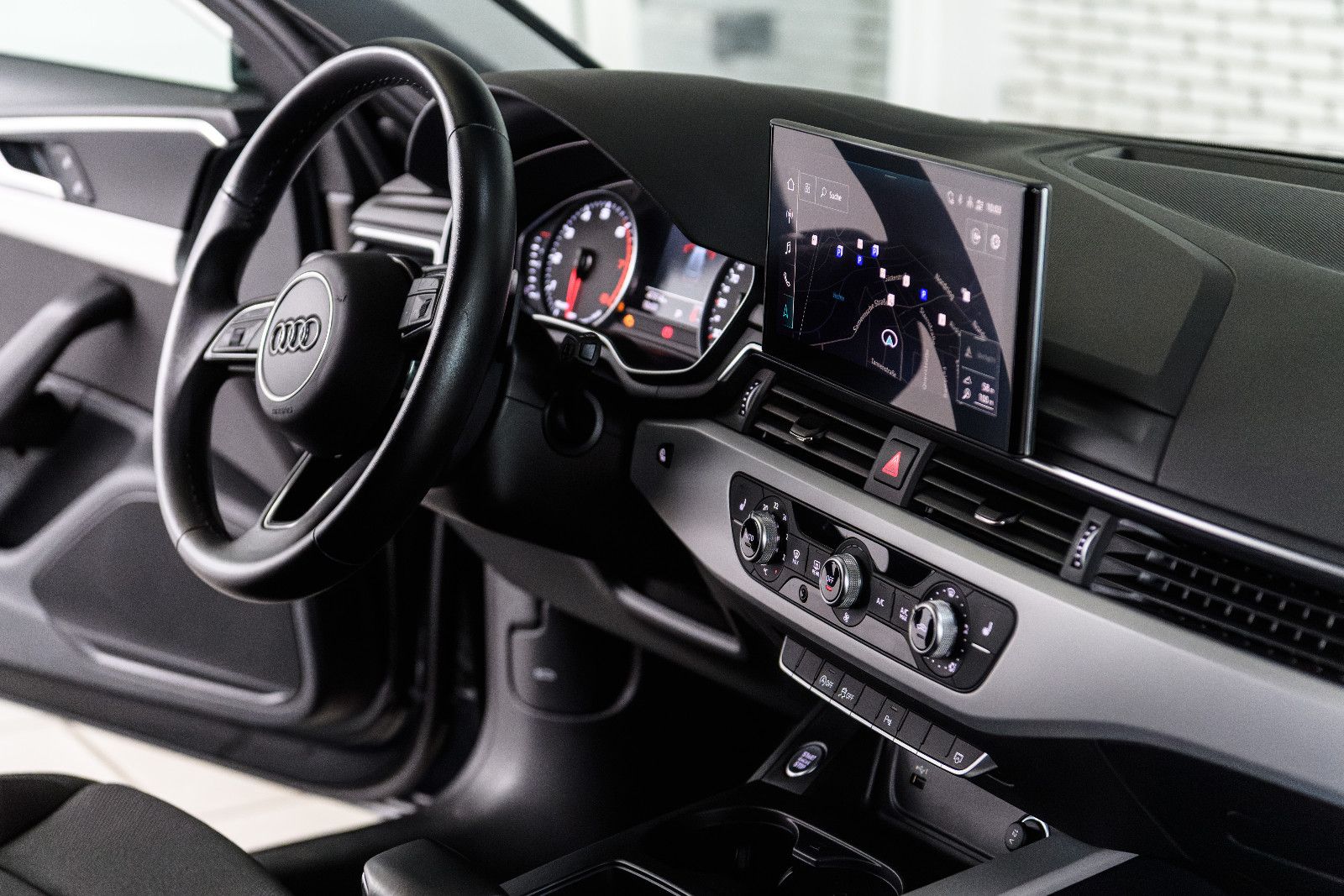 Fahrzeugabbildung Audi A4 35 TFSI S tronic advanced Avant LED/SZH/NAVI