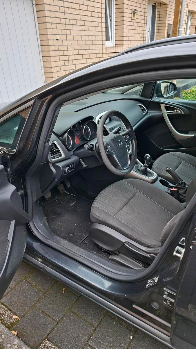 Opel Astra 2011 — photo 5