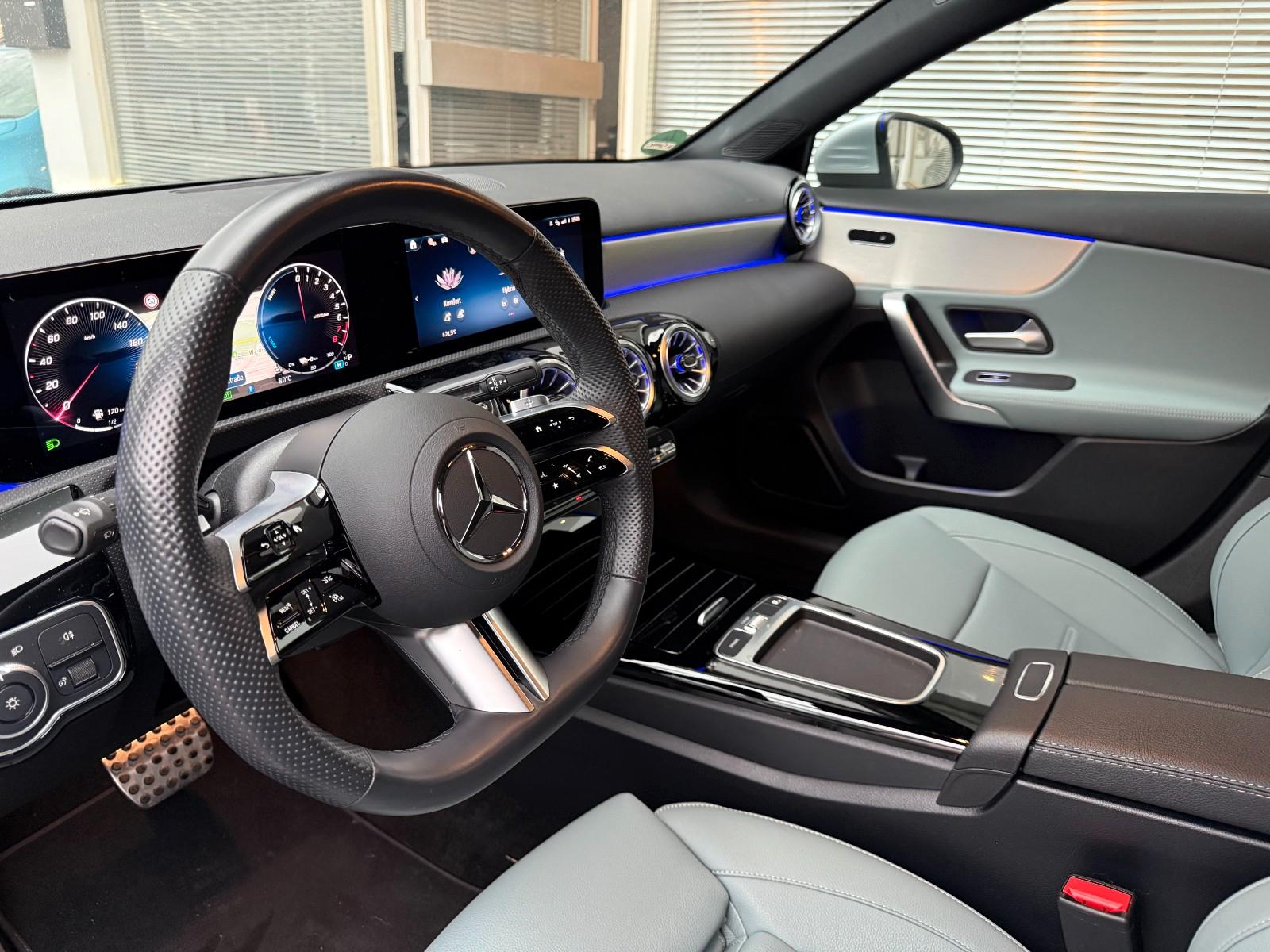 Mercedes-Benz A 250e - AMG Line-RFK-Ambiente-Advanced Plus
