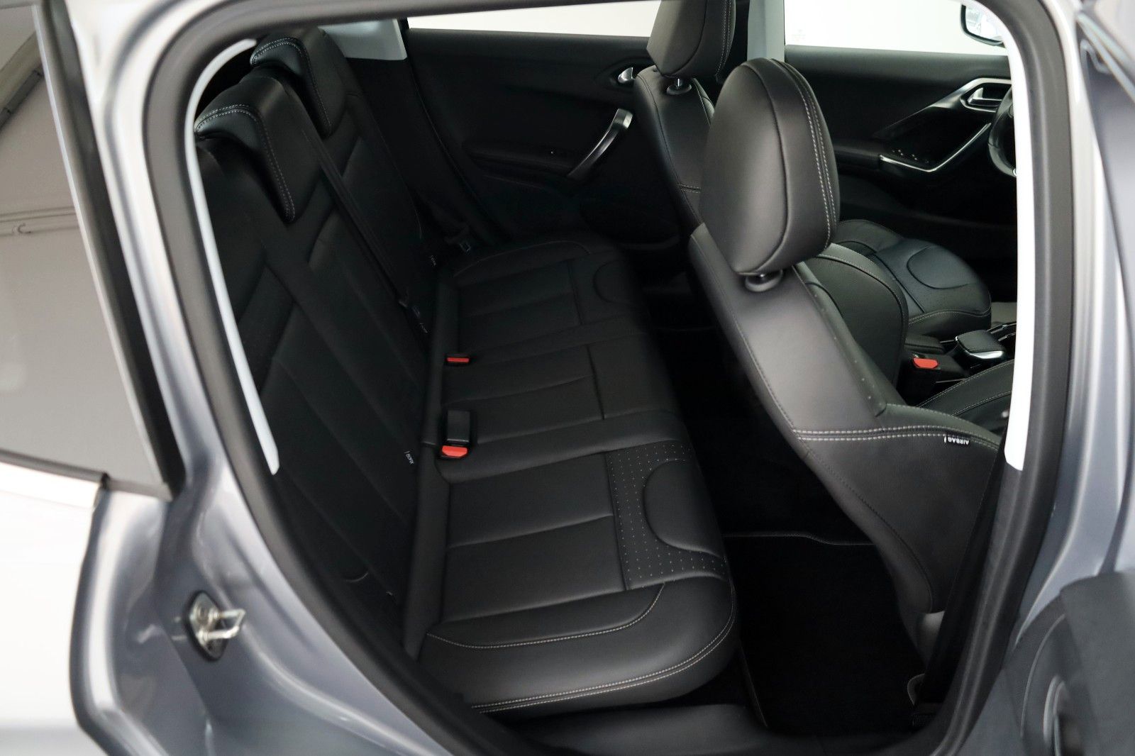 Fahrzeugabbildung Peugeot 2008 Allure Leder,Navi,Panorama,Kamera,SH,PDC