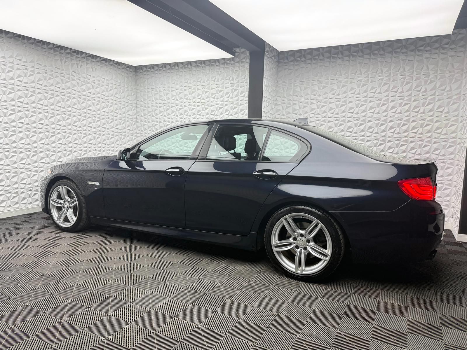 Fahrzeugabbildung BMW d M-PAKET/AUTOMATIK/SHADDOW/LED/AMBIENTE/PDC/NAV