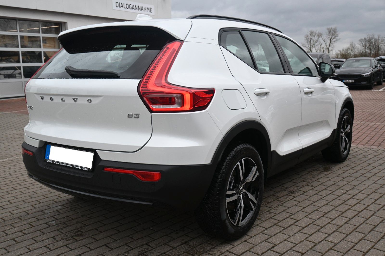 Fahrzeugabbildung Volvo XC40 B3 DKG Plus Dark*FSHZG*H&K*BLIS*ACC