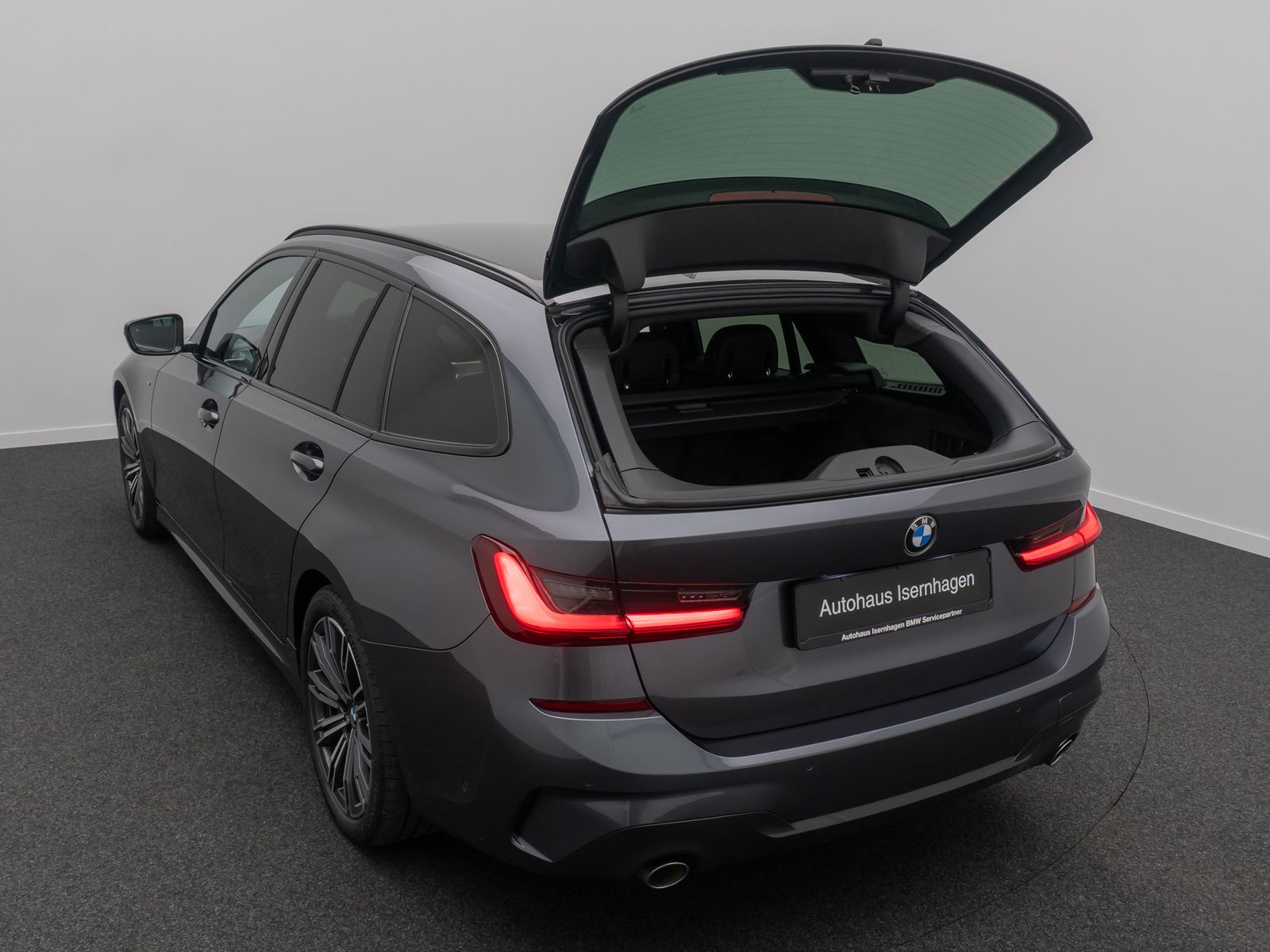 Fahrzeugabbildung BMW 318d M Sport Navi LED AHK DAB FernlichtAss