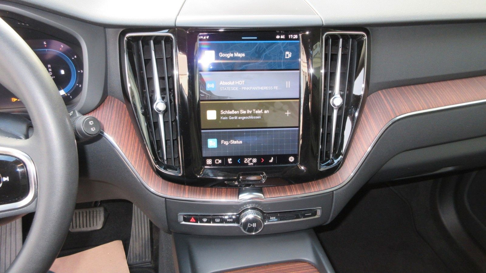 Fahrzeugabbildung Volvo XC 60 B4 Plus Bright 2WD