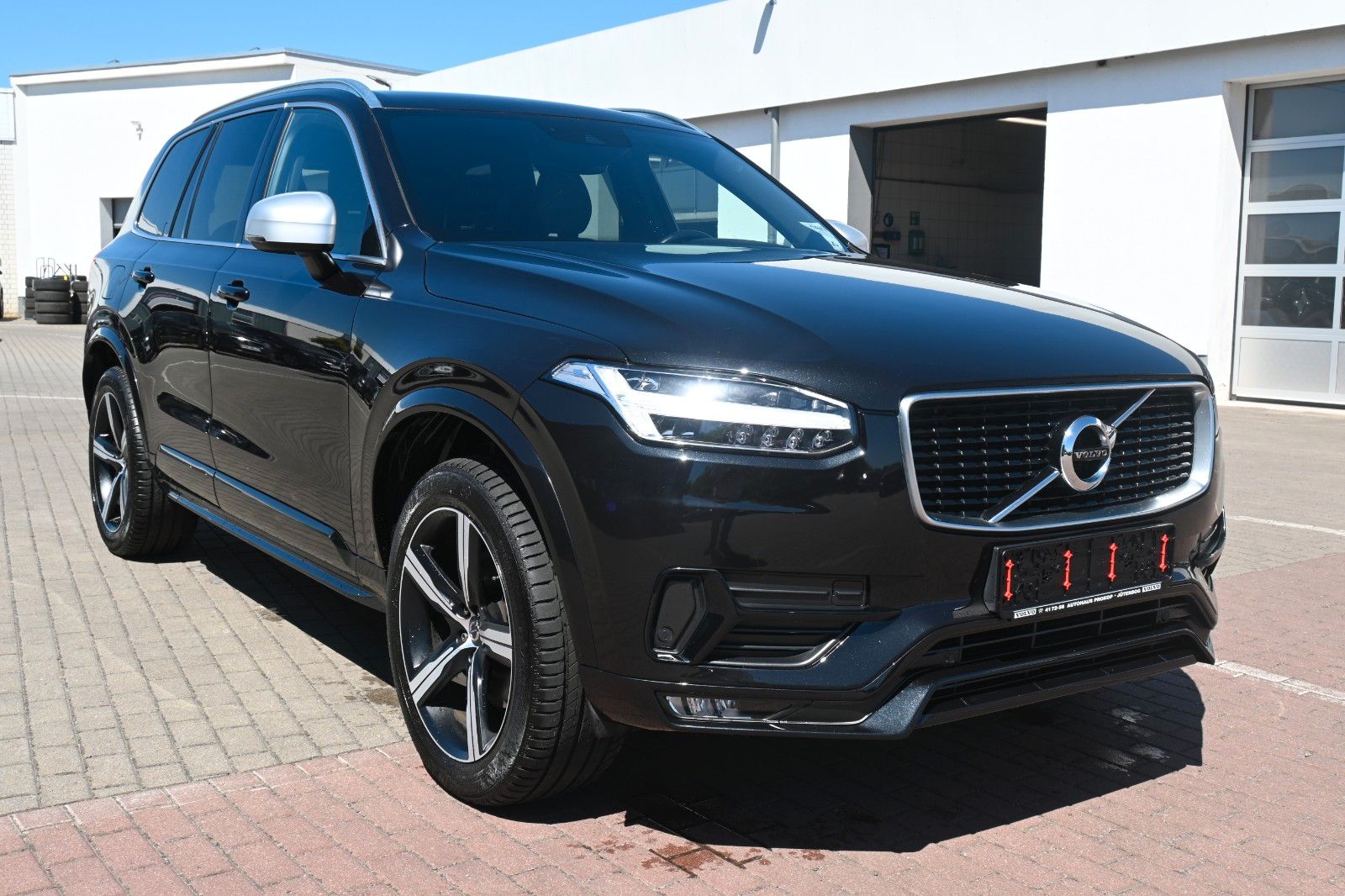 Fahrzeugabbildung Volvo XC90 R Design*D5*PDC*RFK*STHZ*7Si*H&K*MIetkauf