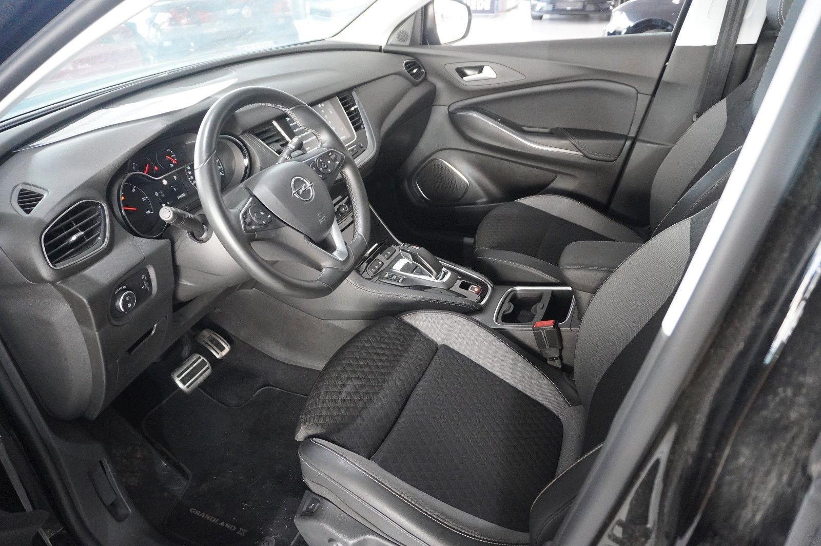 Fahrzeugabbildung Opel Grandland (X) 1.6 PHEV ULTIMATE NAVI/LED/360°/SH