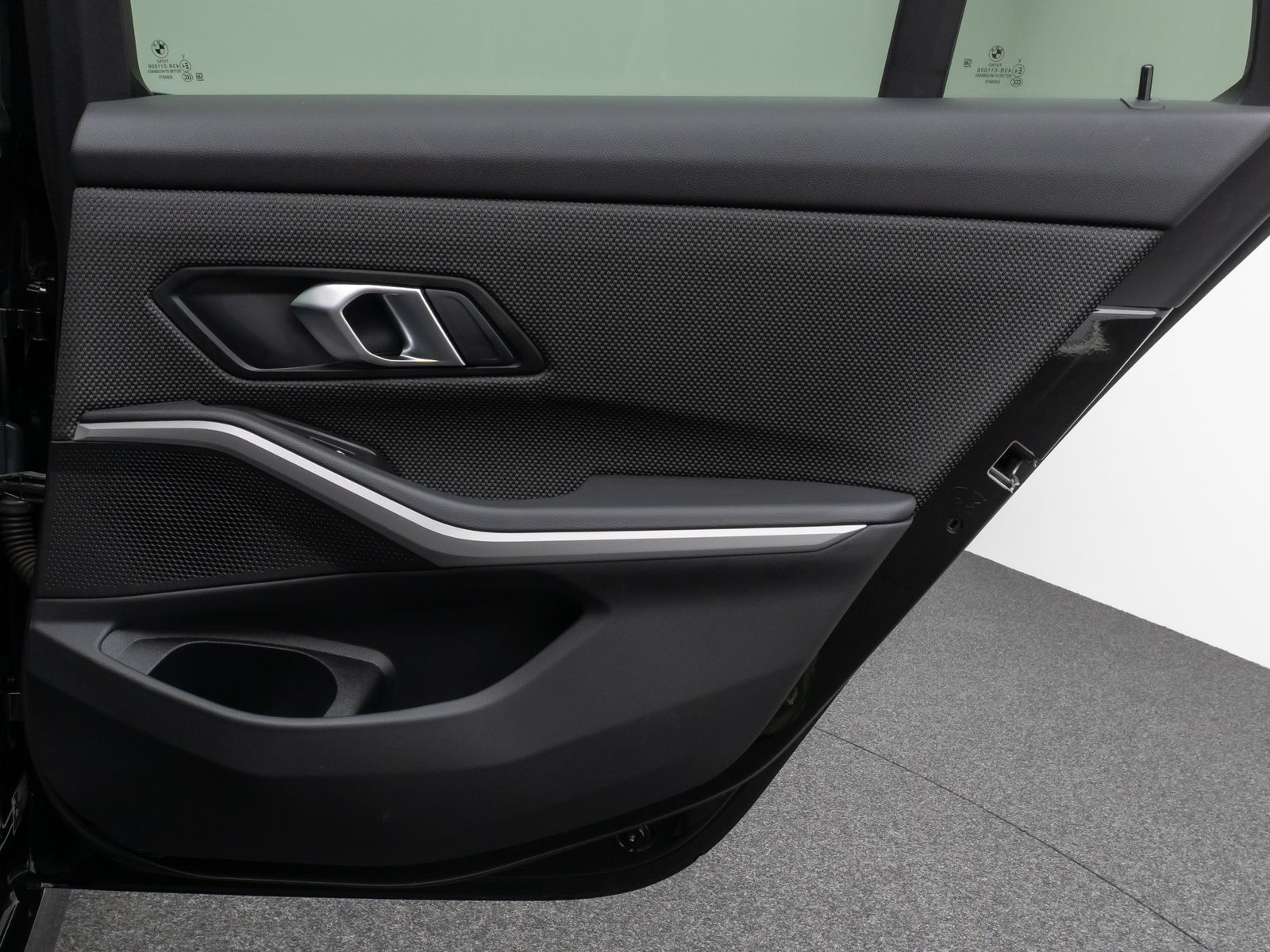 Fahrzeugabbildung BMW 320e Panoram Kamera HUD DAB HiFi Geschwindigkeit