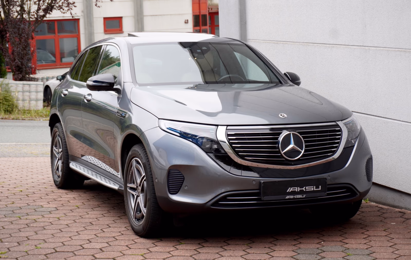 Mercedes-Benz EQC 400 4M °HUD°MASSAGE°LEDER°KEY-GO°SHD°19"AMG°