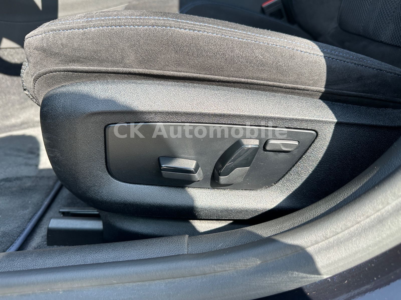 Fahrzeugabbildung BMW 520d xDrive Lim. M-Sport/Navi/Head-Up/LED
