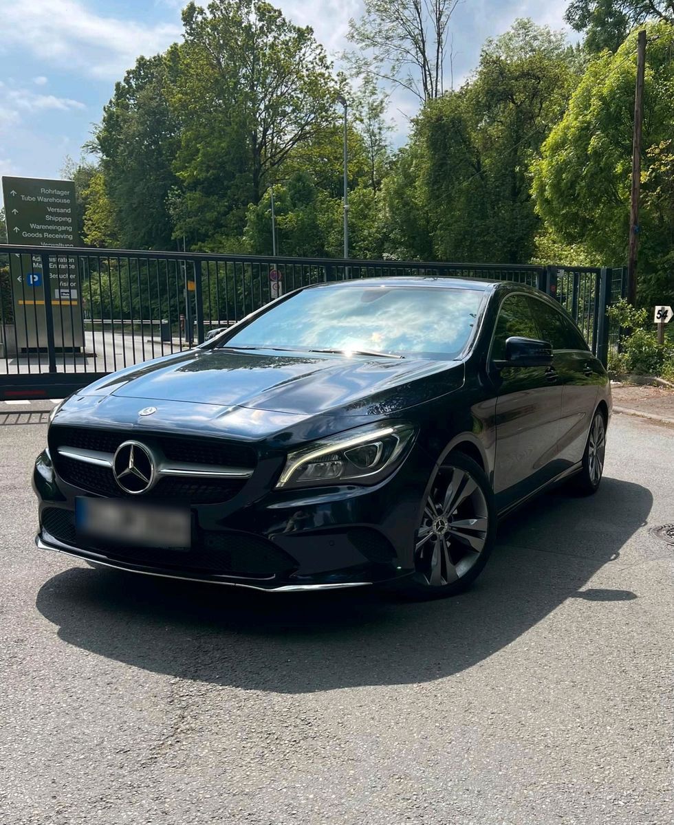 MERCEDES-BENZ Mercedes CLA 200 D Shooting  Break AMG-Lin...