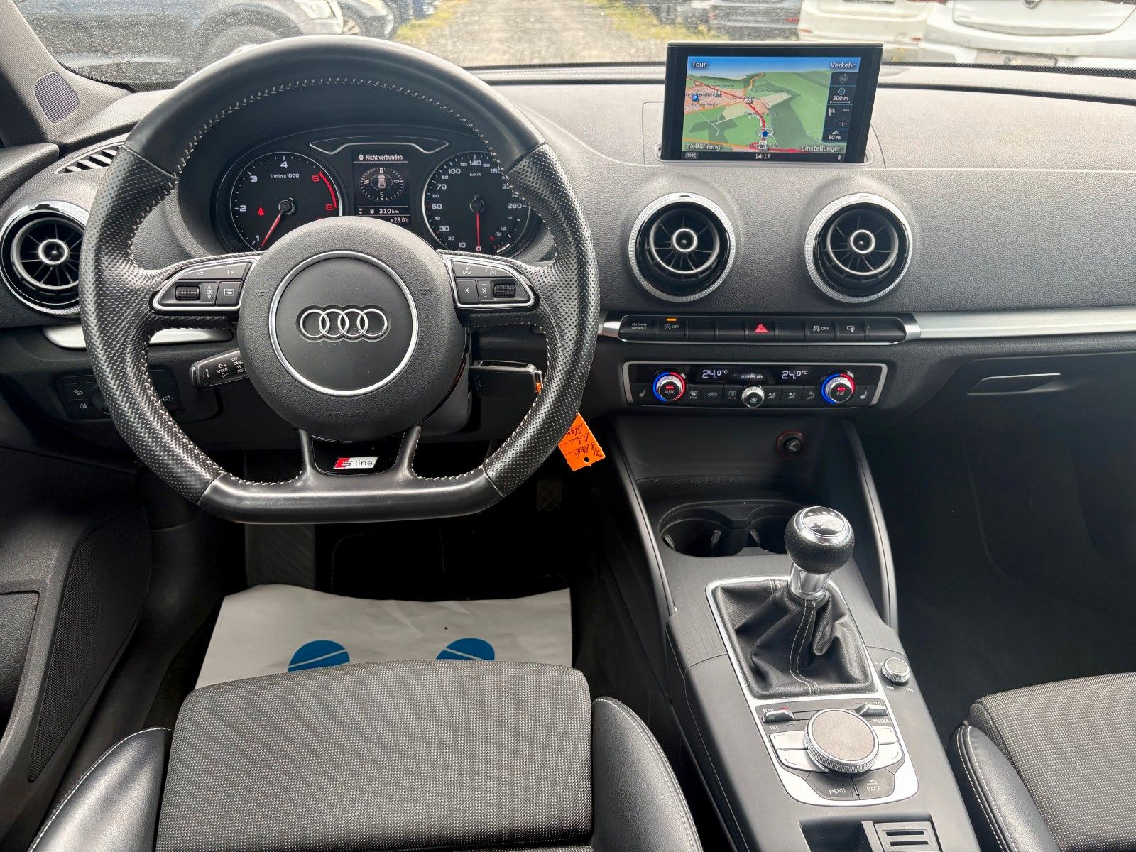 Fahrzeugabbildung Audi A3 1.6 TDI SPBK S LINE Navi Leder LED SPORTFWK