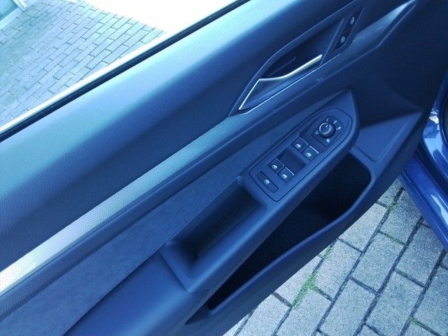 Fahrzeugabbildung Volkswagen Golf VIII EDITION 50 Matrix AHK PANO HUD Kamera