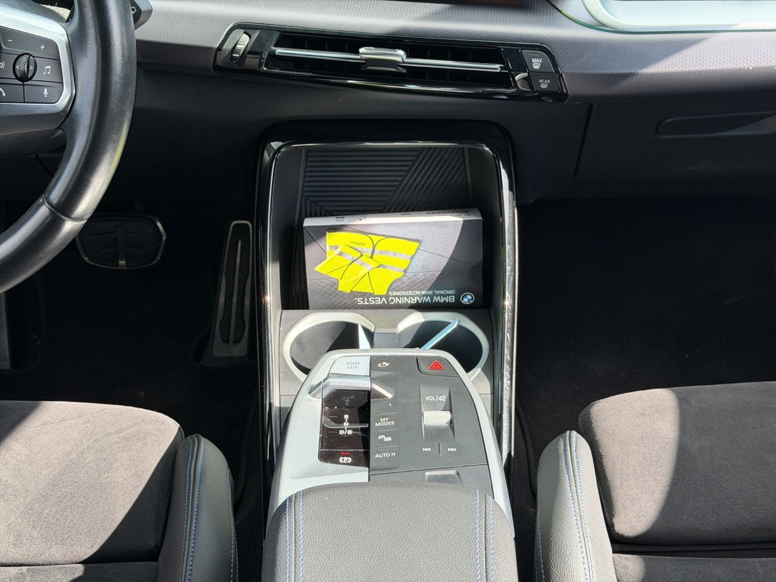 Fahrzeugabbildung BMW iX1 30 xDrive M Sport/Apple/Massage/Performance/