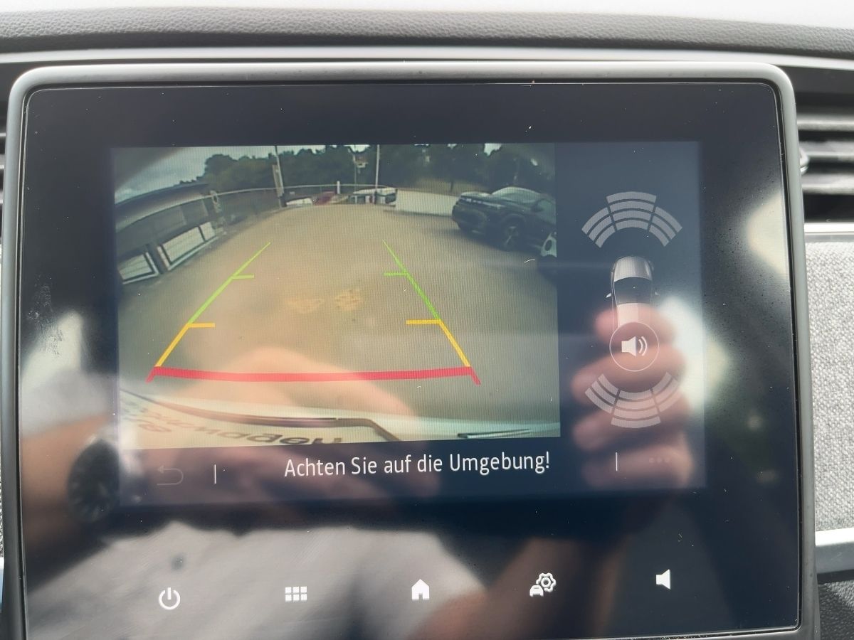 Fahrzeugabbildung Renault ZOE INTENS Batteriemiete R135 Z.E. 50 AHK abnehm - mit KI generiert/bearbeitet