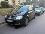 Volkswagen VW Touran 1.6 Benzin  Familienauto, top g... - : Van, Familienauto