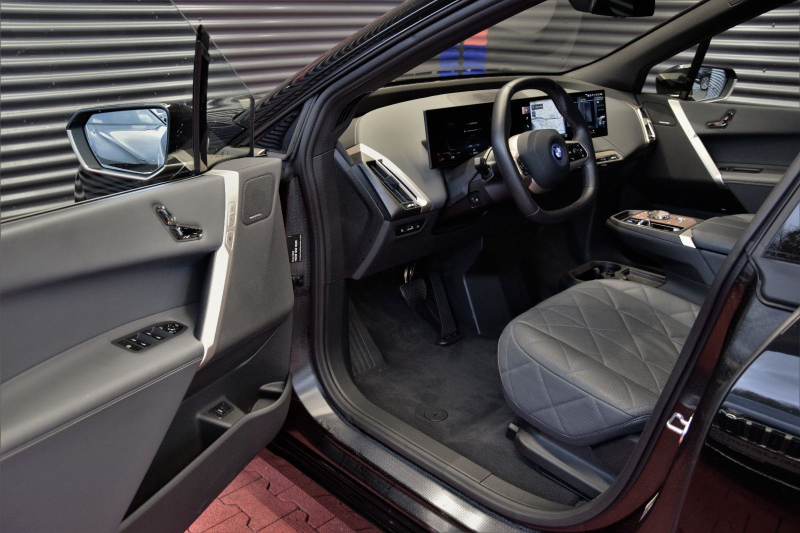 Fahrzeugabbildung BMW iX40 xDr. Sport Pano/SkyLounge AHK h/k Laser 22"