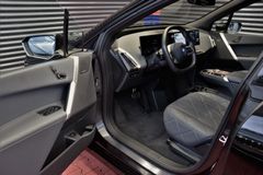 Fahrzeugabbildung BMW iX40 xDr. Sport Pano/SkyLounge AHK h/k Laser 22"