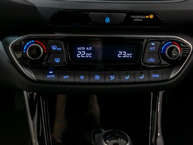 Hyundai i30 cw 1.6 Trend Navi Spurhalteassistent Kamera