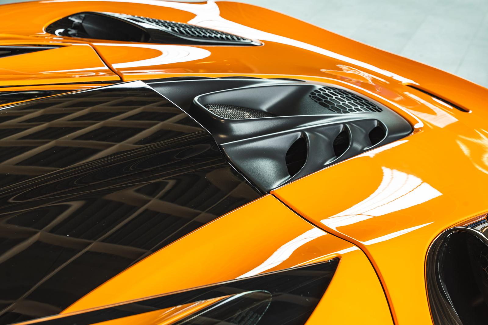 McLaren Artura SPIDER + ALCANTARA + BOWERS & WILKINS