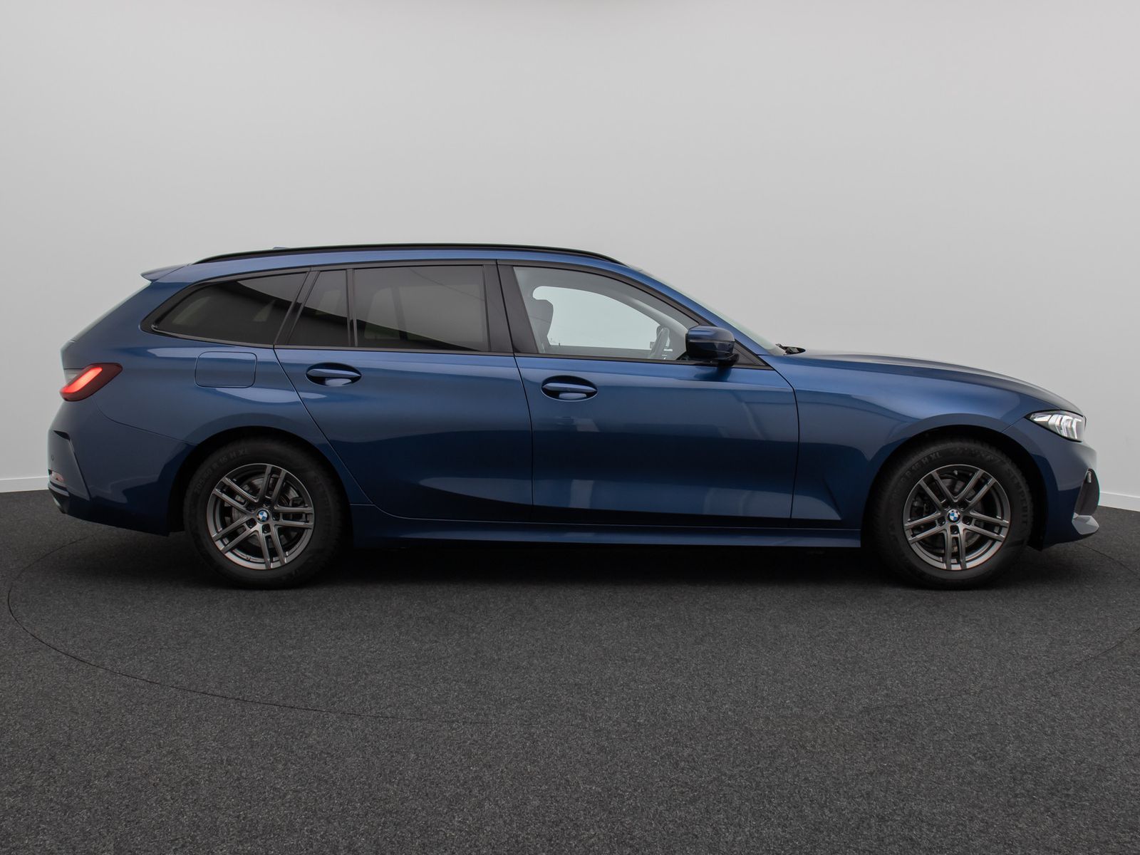 Fahrzeugabbildung BMW 318i  DAB CockPit+ PDC LED Geschwindigkeitsreg.