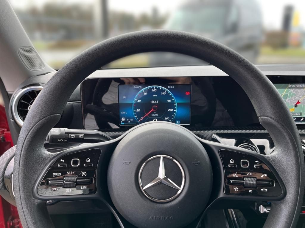 Fahrzeugabbildung Mercedes-Benz CLA 180 SB SpurH LED KAM Navi SHZ DAB RDK LM