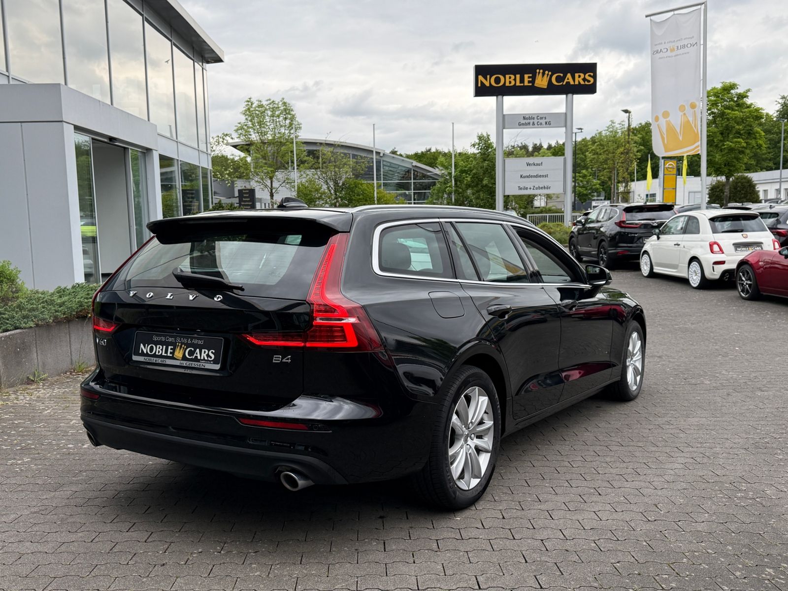 Fahrzeugabbildung Volvo V60 Kombi Momentum Pro ACC BLIS LED