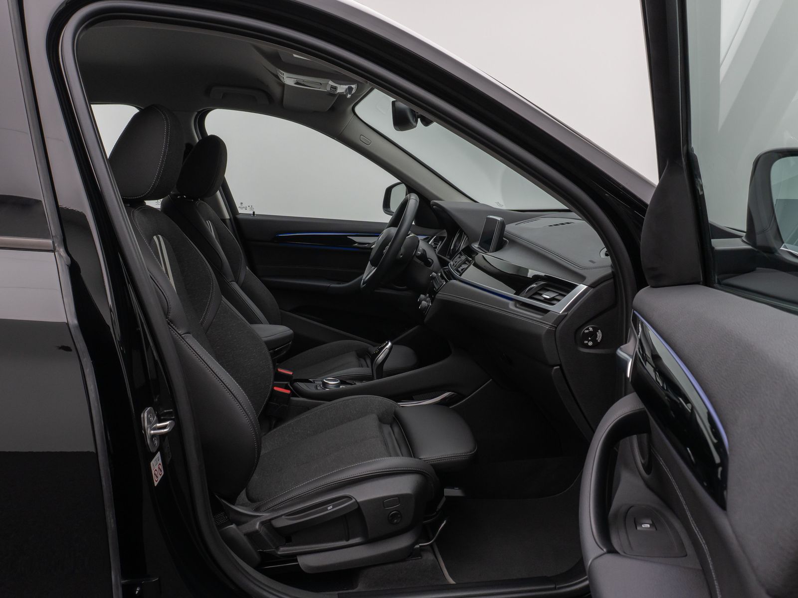 Fahrzeugabbildung BMW X1 sD20i SportLine Parkassistent Lordos DAB LED