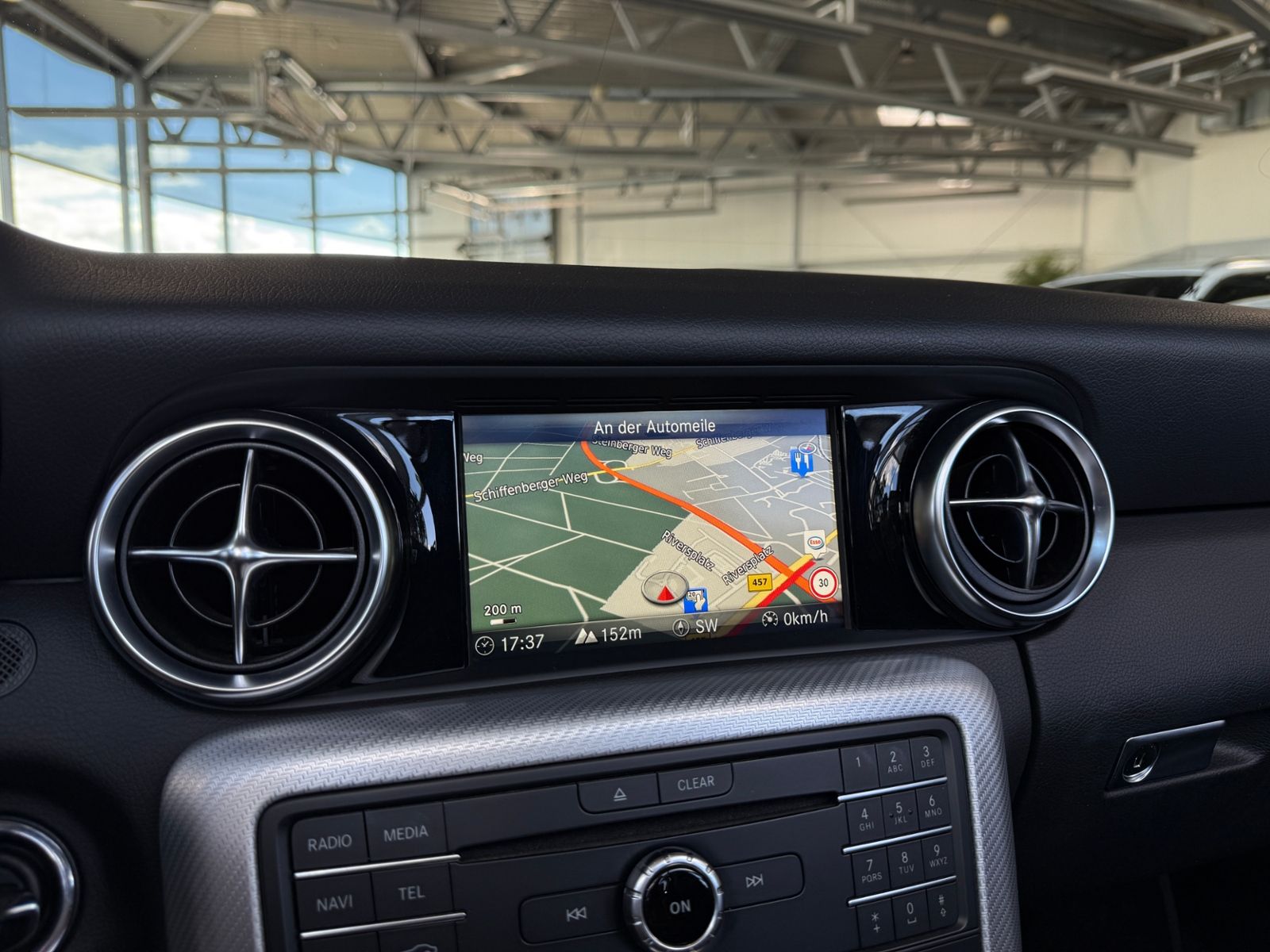 Fahrzeugabbildung Mercedes-Benz SLC 300 AIRSCARF LED NAVI SHZ