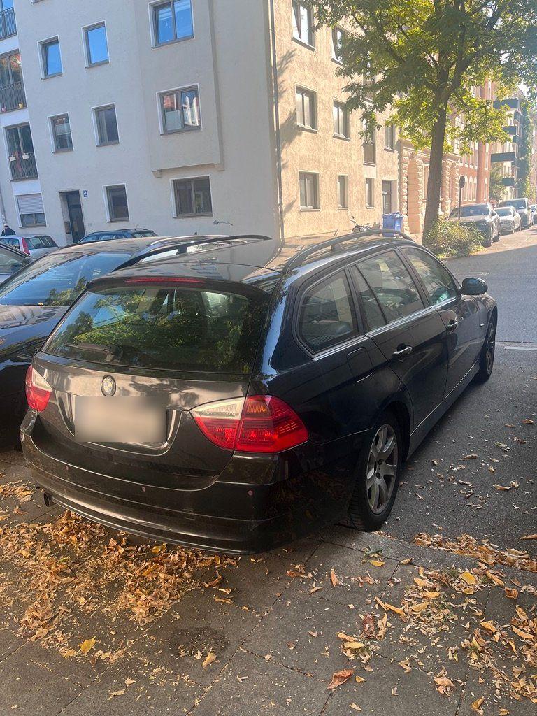 BMW 318 2006 — rear view