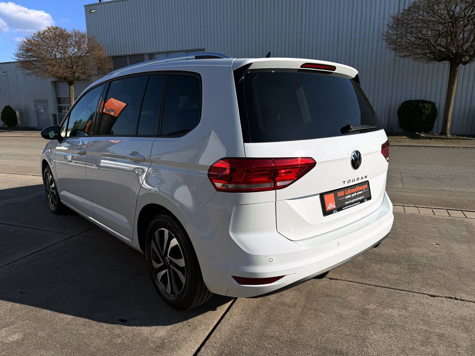 Fahrzeugabbildung Volkswagen Touran 1.5 TSI Active DSG ACC PDC KAM NAVI LED