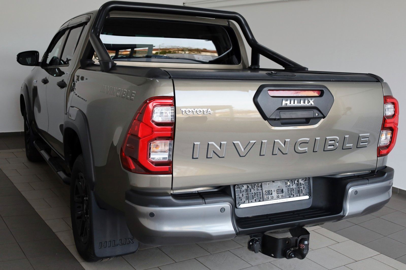 Fahrzeugabbildung Toyota Hilux 2.8 D-4D 4x4Invincible,Leder,ACC,Rollo,AHK