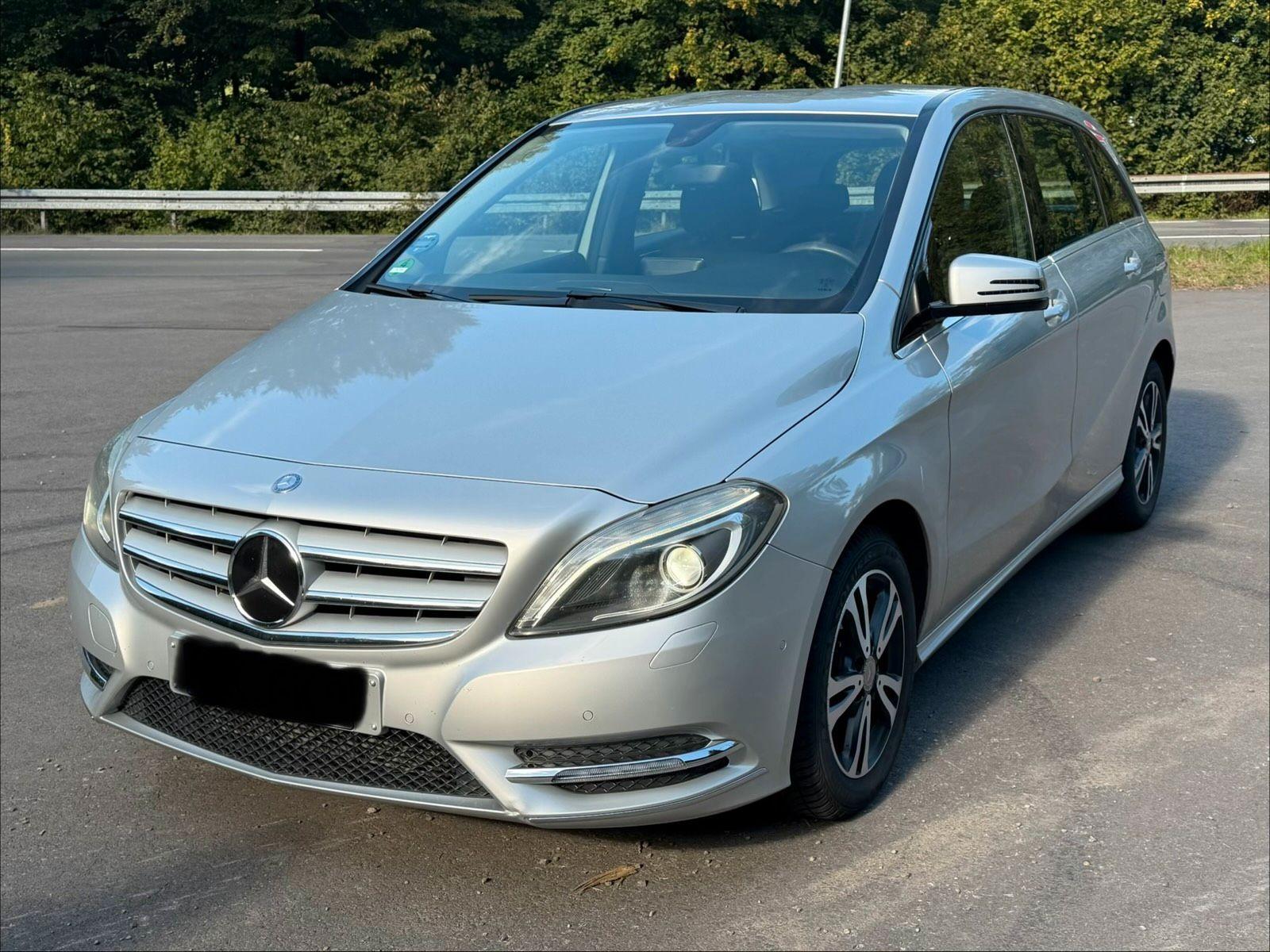 Mercedes-Benz B 180
