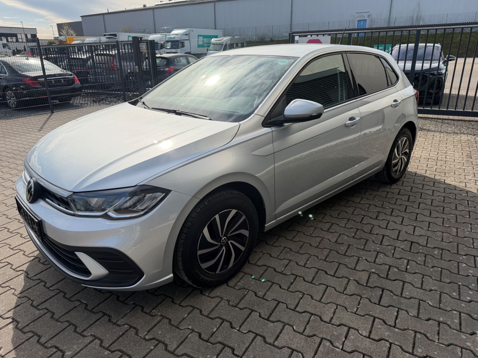Fahrzeugabbildung Volkswagen Polo VI 1.0 TSI Life LED KLIMA Garantie PD