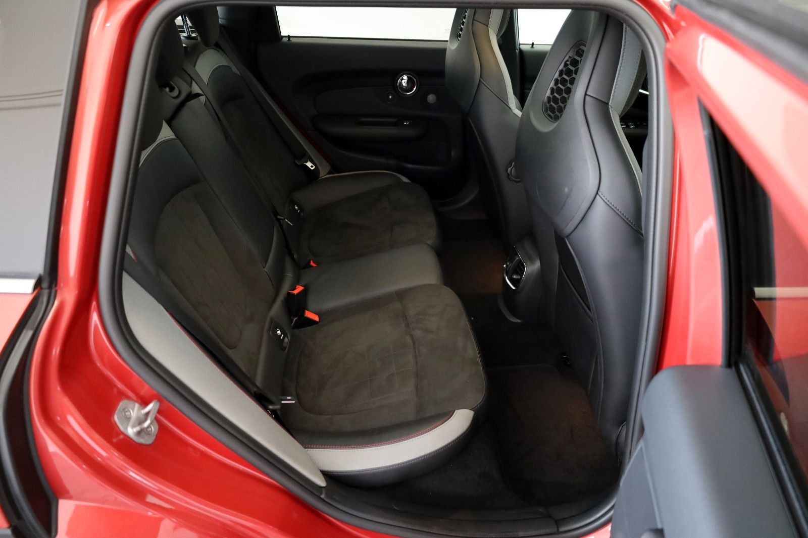 Fahrzeugabbildung MINI Clubman SD Cooper All4 Navi,LED,PanDach,Harman/K
