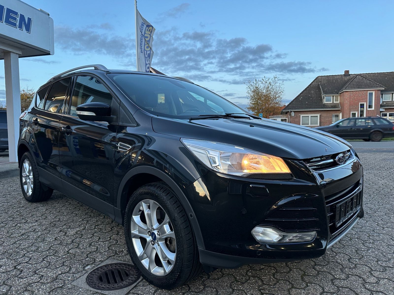 Fahrzeugabbildung Ford Kuga 2.0 TDCi Titanium AHK/Navi/SHZG/GRA
