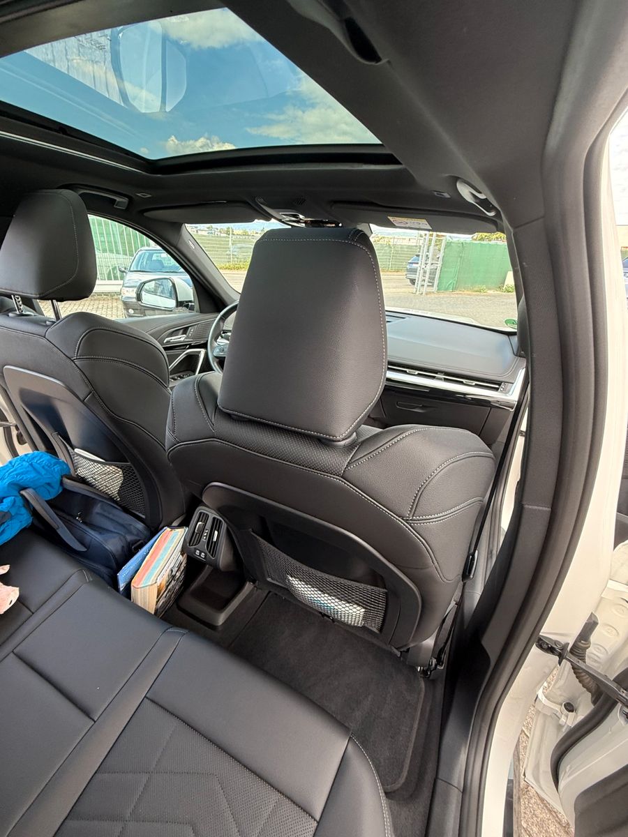 BMW iX1 30 xDRIVE xLINE PANO 19 LEDER AHK LED foto 14