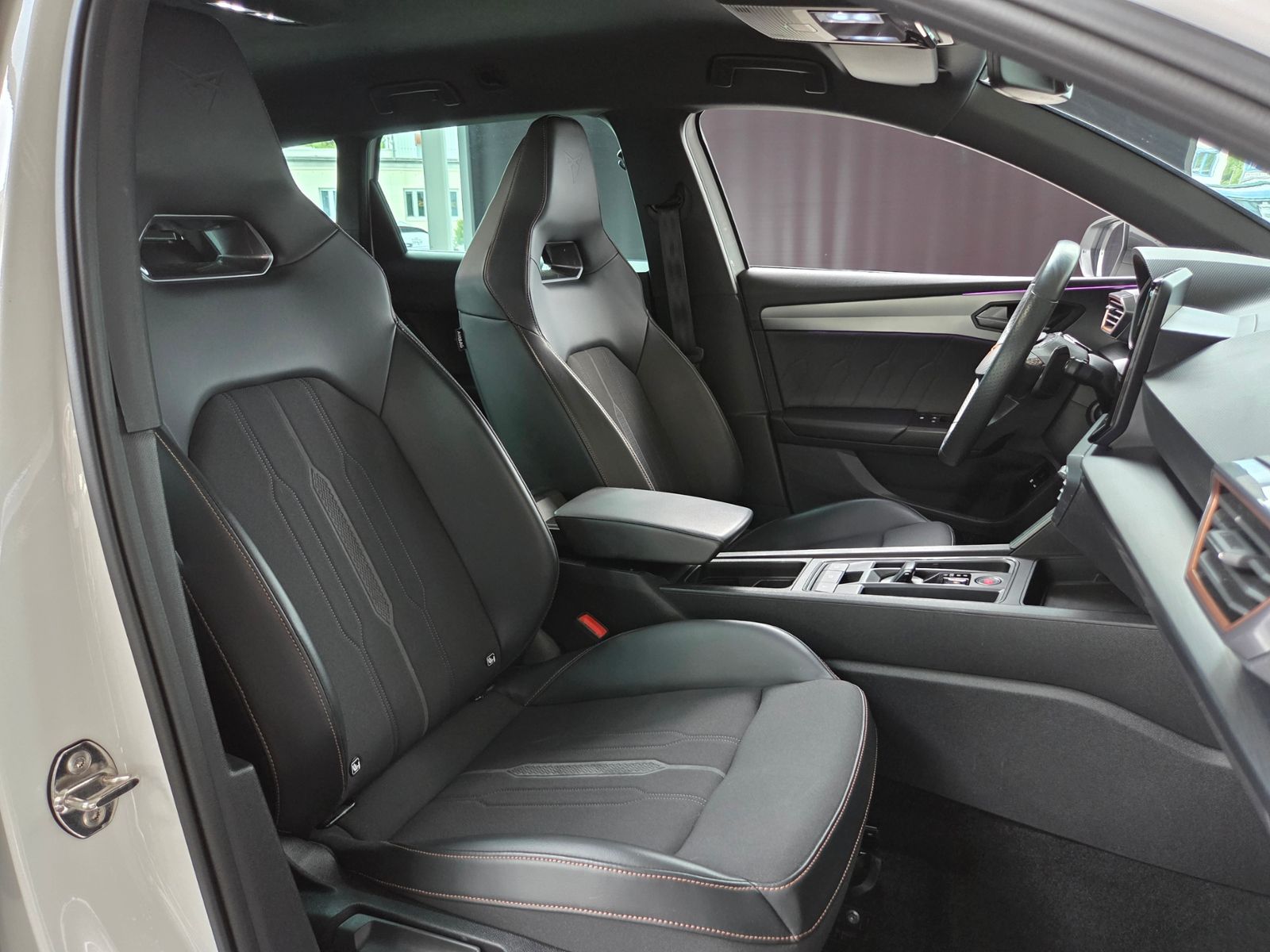 Fahrzeugabbildung CUPRA Leon Sportstourer VZ 1.4 e-Hybrid SHZ LED NAVI