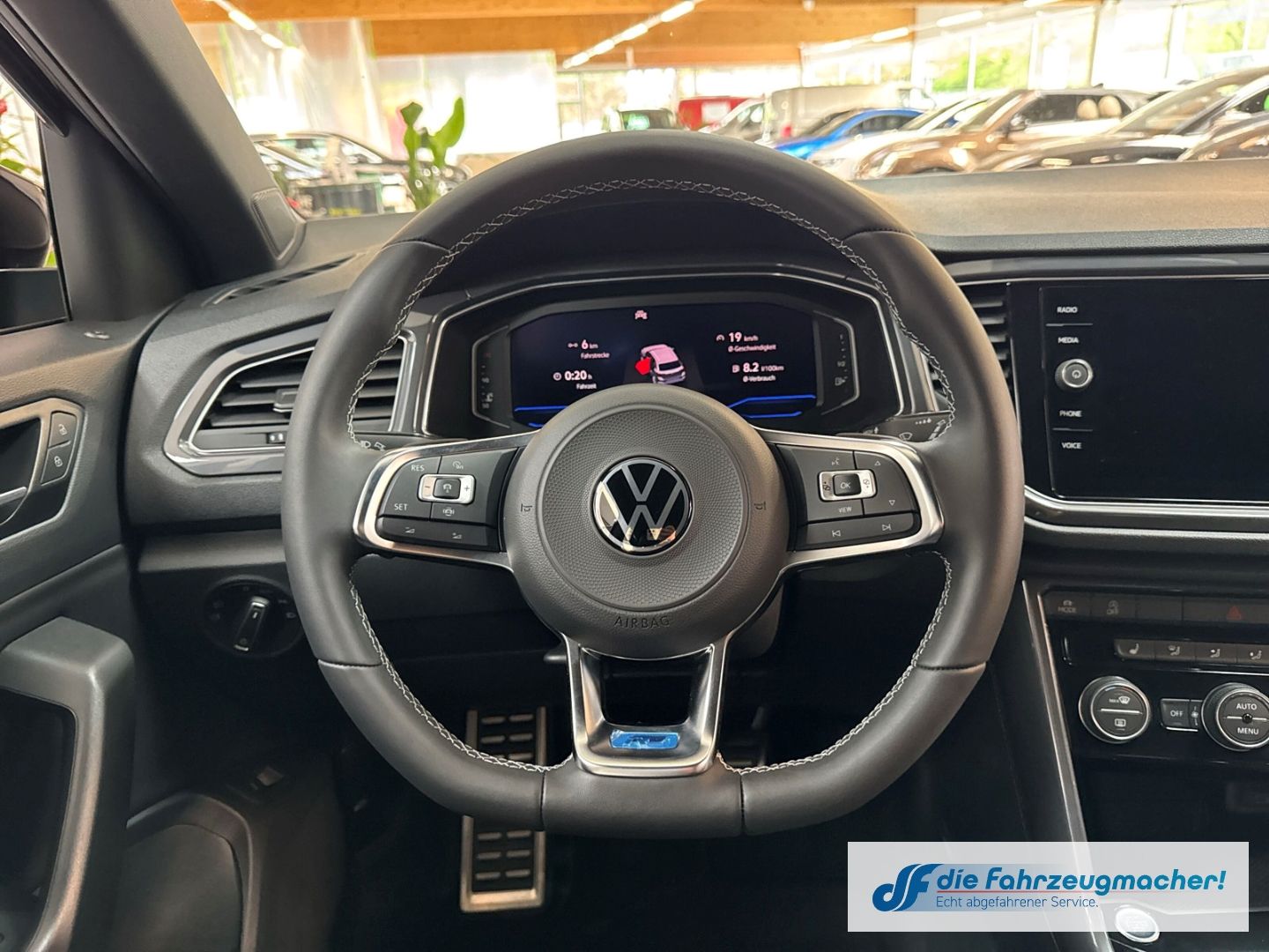 Fahrzeugabbildung Volkswagen T-Roc R-LINE Sportpaket ab.AHK Navi Digi.Cockpit