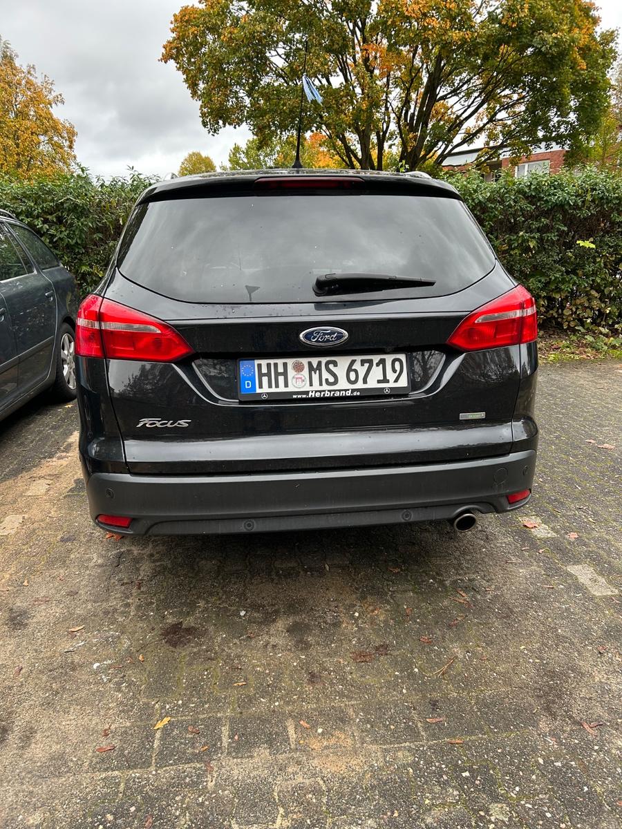Ford Focus 2015 — interior