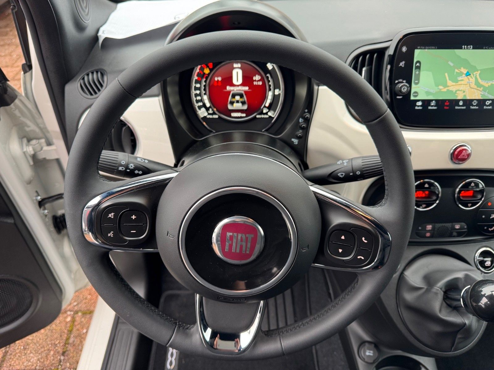 Fahrzeugabbildung Fiat FIAT 500 HATCHBACK NAVI KLIMAAUT.