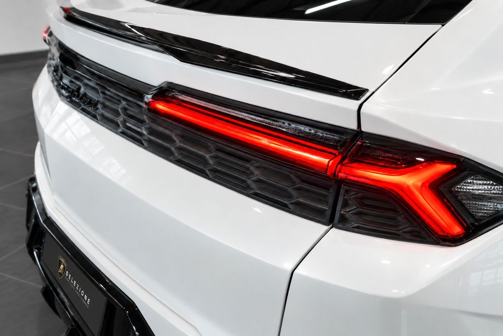 LAMBORGHINI Urus 2025