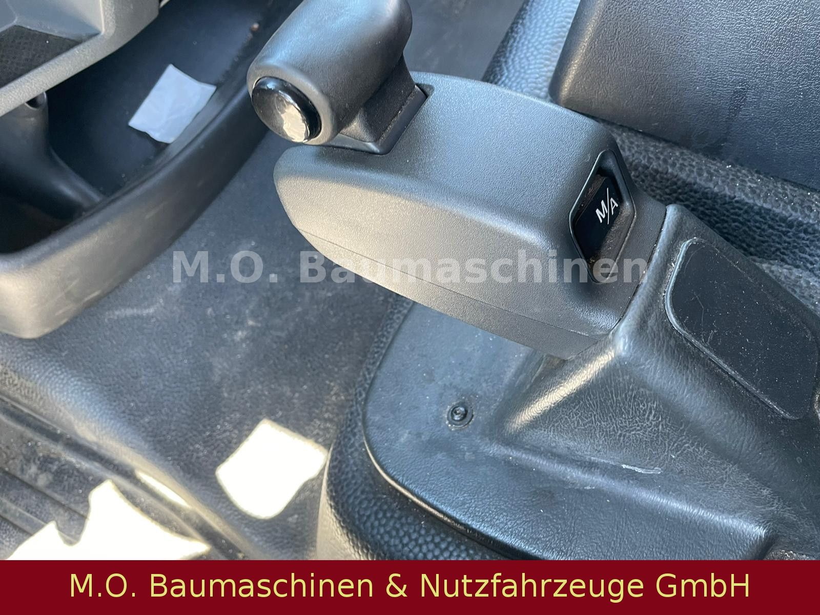 Fahrzeugabbildung Mercedes-Benz 1222 L / Ladebordwand / Thermoking VM-400 D /AC