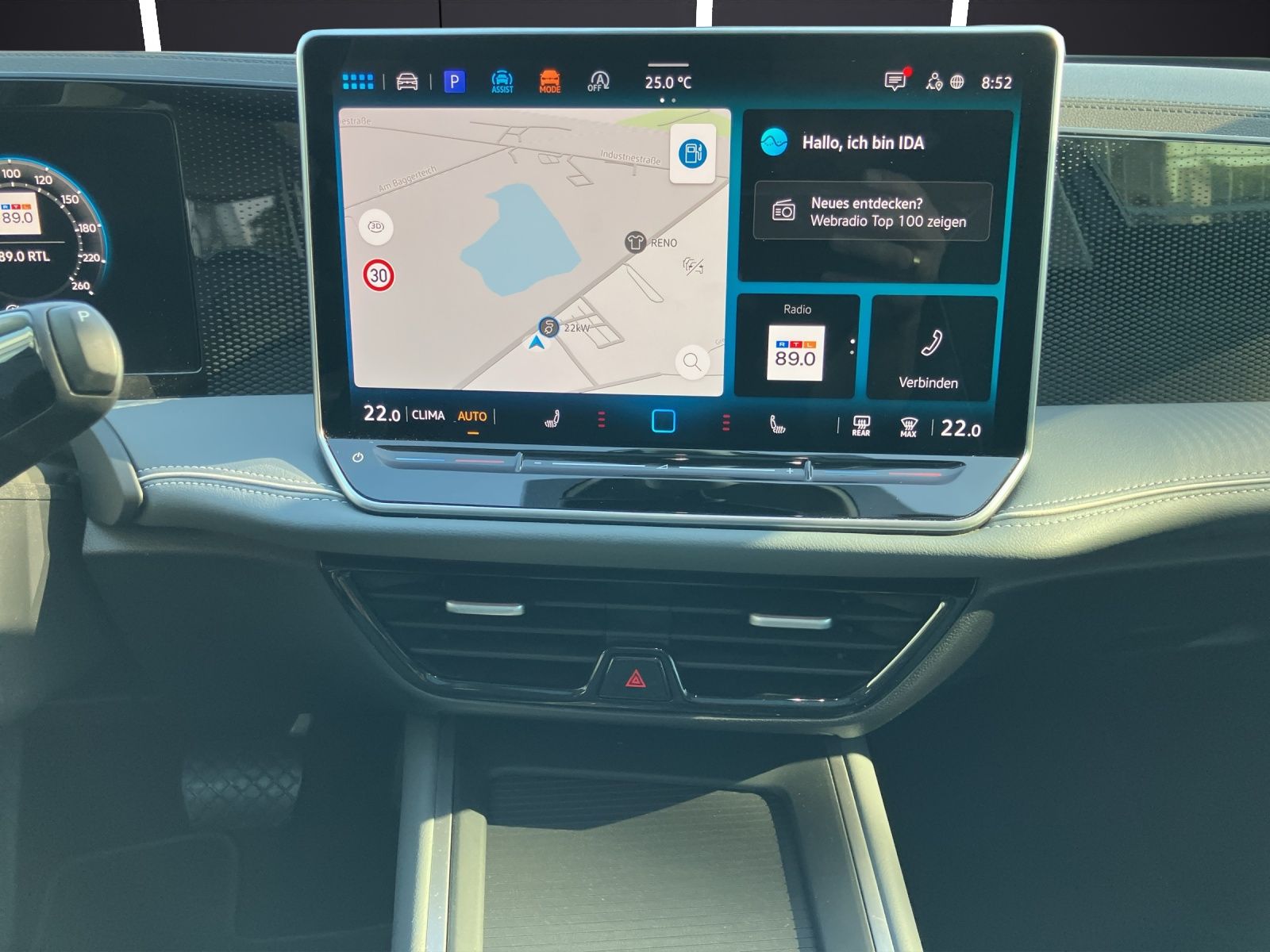 Fahrzeugabbildung Volkswagen Passat Variant eTSI Business DSG LED Navi ACC DC