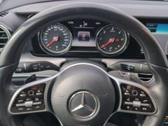 MERCEDES-BENZ E 220 d 4Matic /MultiBeam/Totwinkel+Spurhalte/