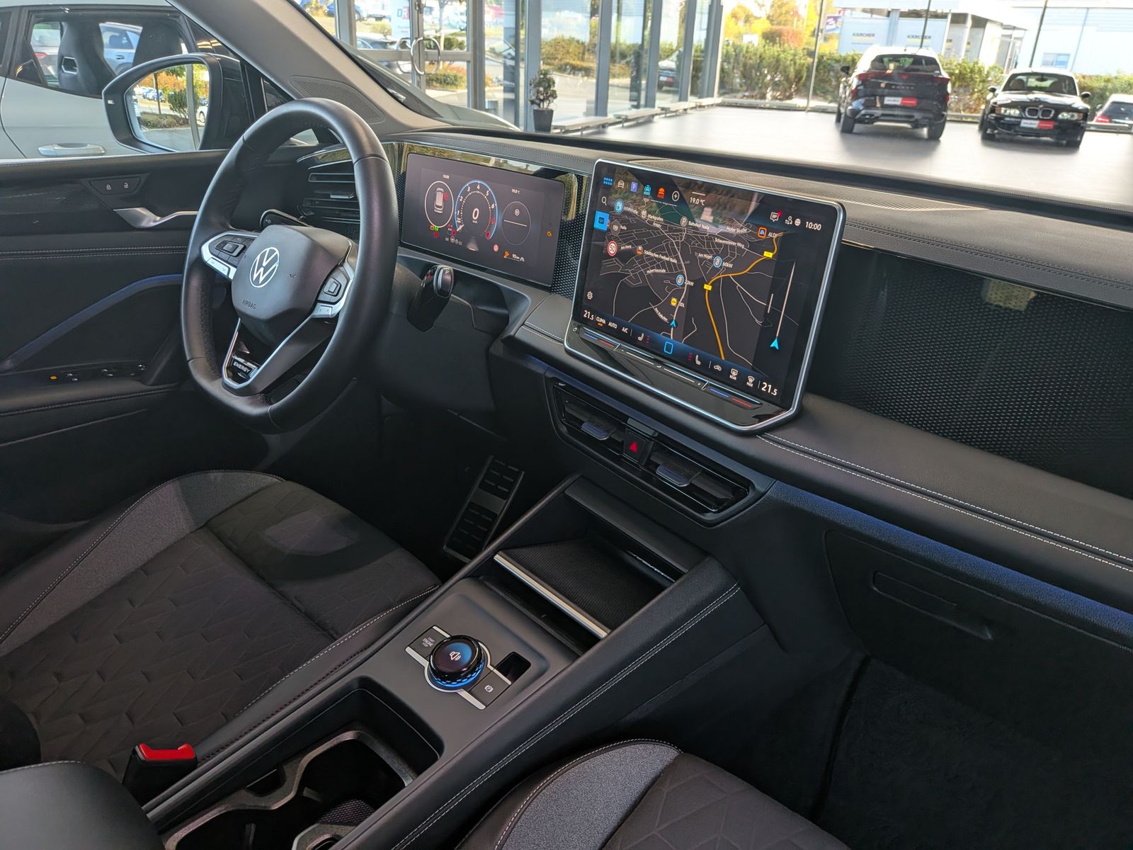 Fahrzeugabbildung Volkswagen Tiguan 1.5 eTSI ENERGY HD-Matrix 360 AHK 19