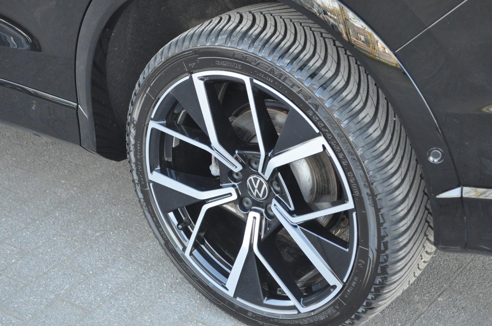 Volkswagen Tiguan 2.0 TDI  4Motion R-LINE/PANORAMA/AHK/GJR