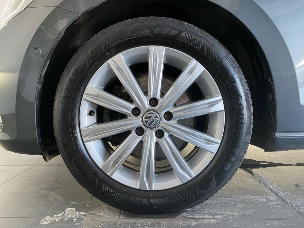 Volkswagen Touran 1.8 TSI DSG Highline AHK+PANO+NAVI+ACC+SH