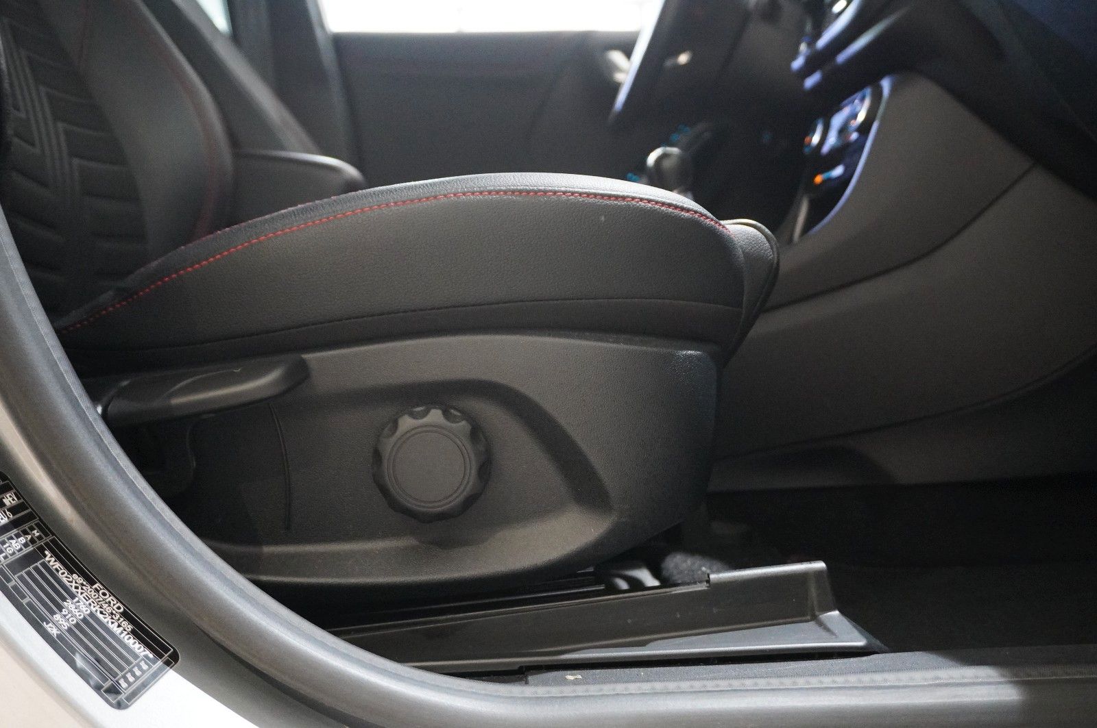 Fahrzeugabbildung Ford Puma 1.0 ST-LINE X NAVI/LED/KAMERA/SPORT/B&O/AHK